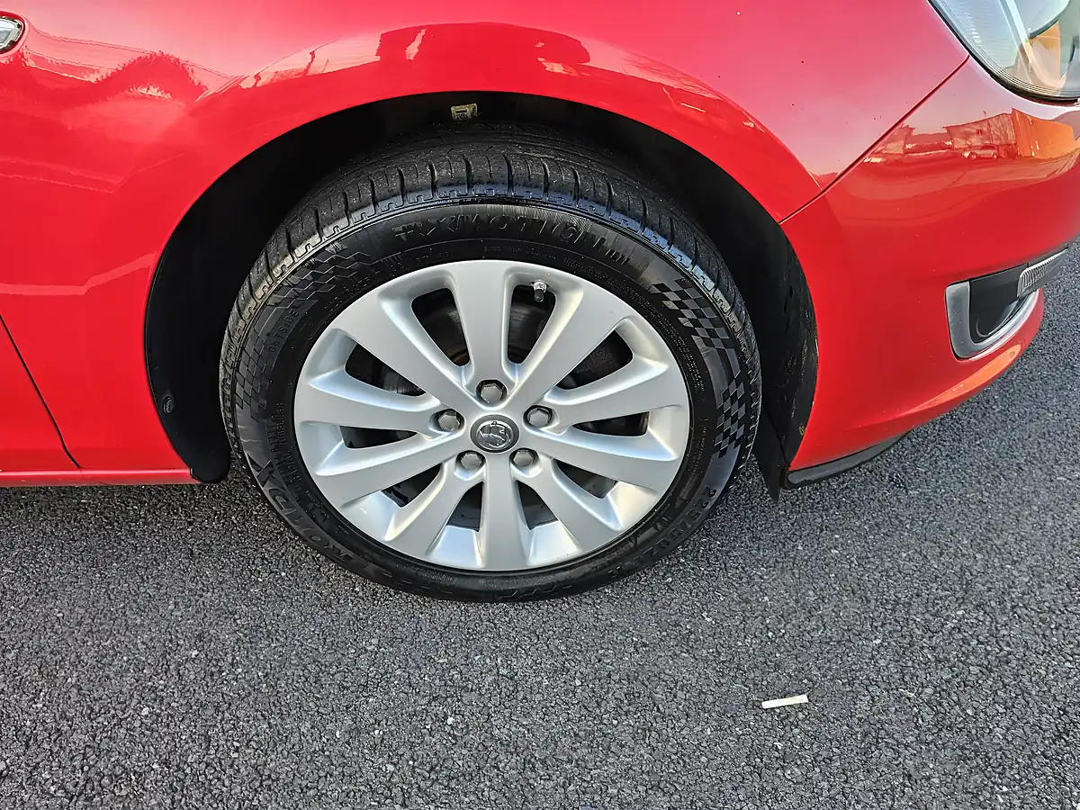 Used 2014 Vauxhall Astra Elite Red - Interior and Exterior details 18