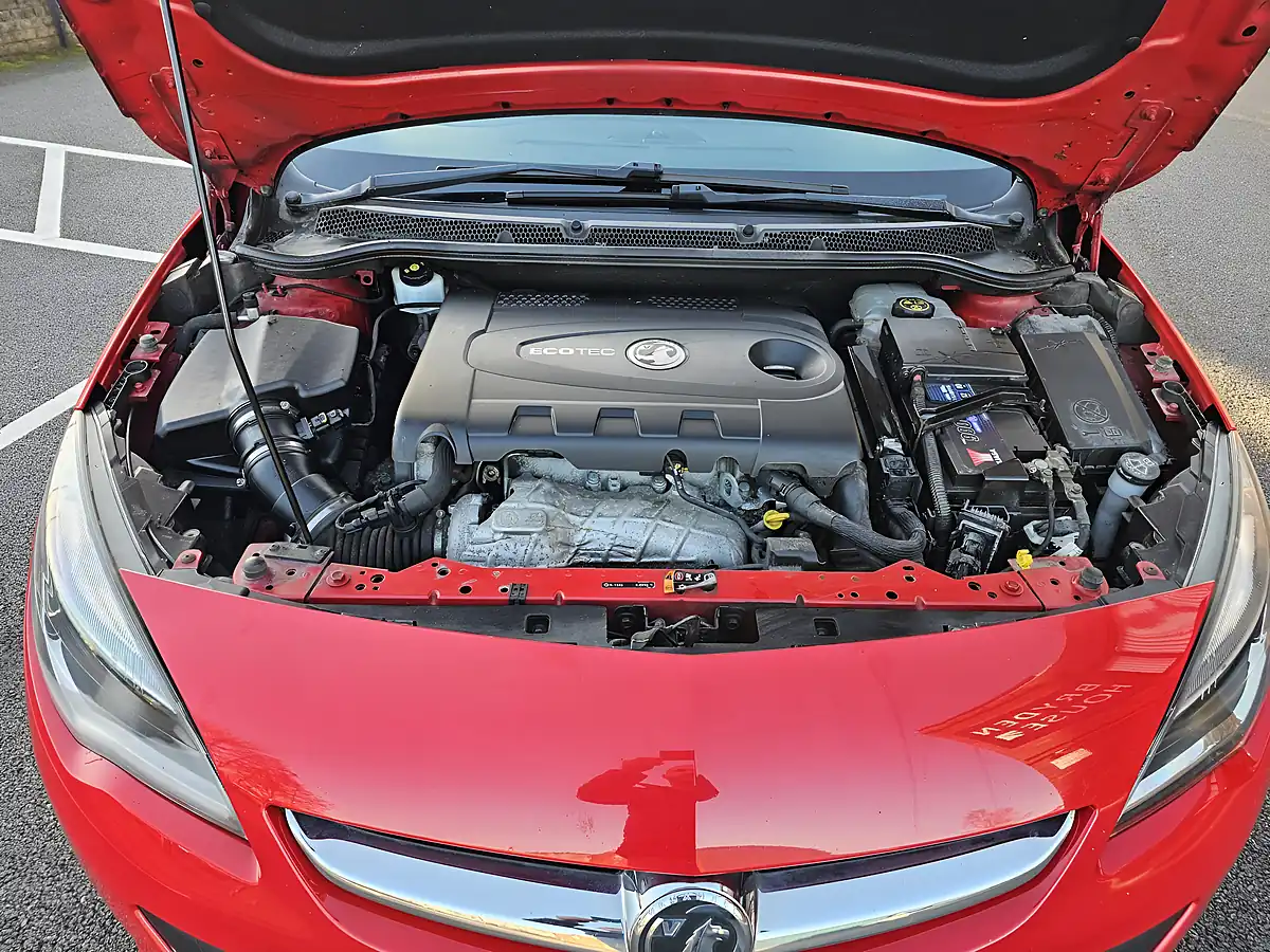 Used 2014 Vauxhall Astra Elite Red - Interior and Exterior details 20