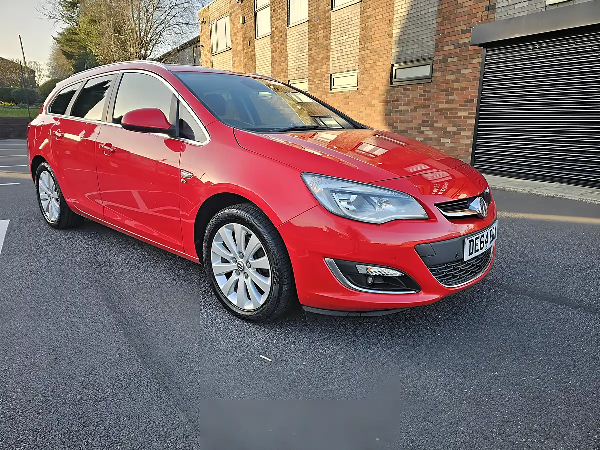Used 2014 Vauxhall Astra Elite Red - Interior and Exterior details 3