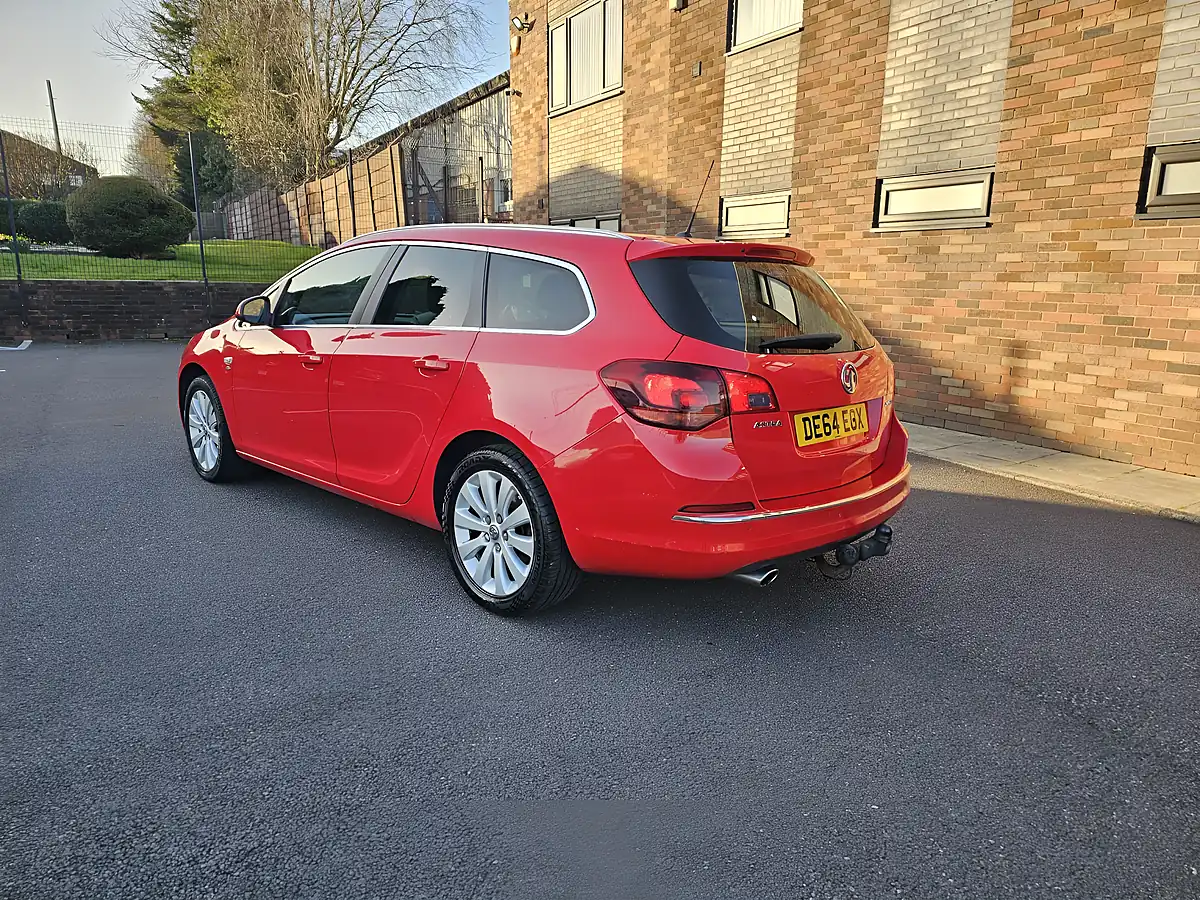 Used 2014 Vauxhall Astra Elite Red - Interior and Exterior details 7