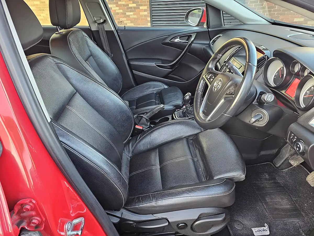 Used 2014 Vauxhall Astra Elite Red - Interior and Exterior details 9