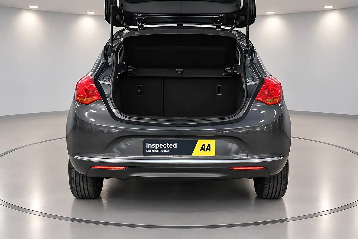Used 2014 Vauxhall Astra Es Grey - Interior and Exterior details 14