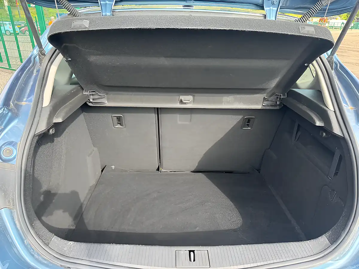 Used 2014 Vauxhall Astra Excite Blue - Interior and Exterior details 9