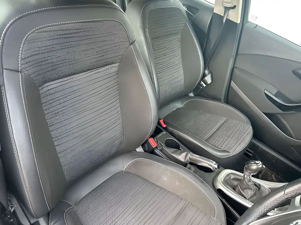 Used 2014 Vauxhall Astra Excite Blue - Interior and Exterior details 2