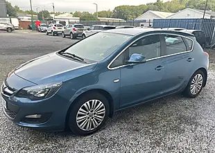 Used 2014 Vauxhall Astra Excite Blue - Interior and Exterior details 3