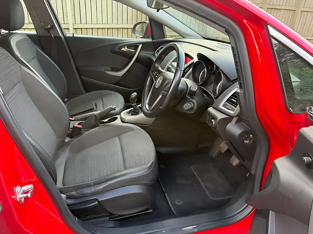 Used 2014 Vauxhall Astra Excite Red - Interior and Exterior details 13