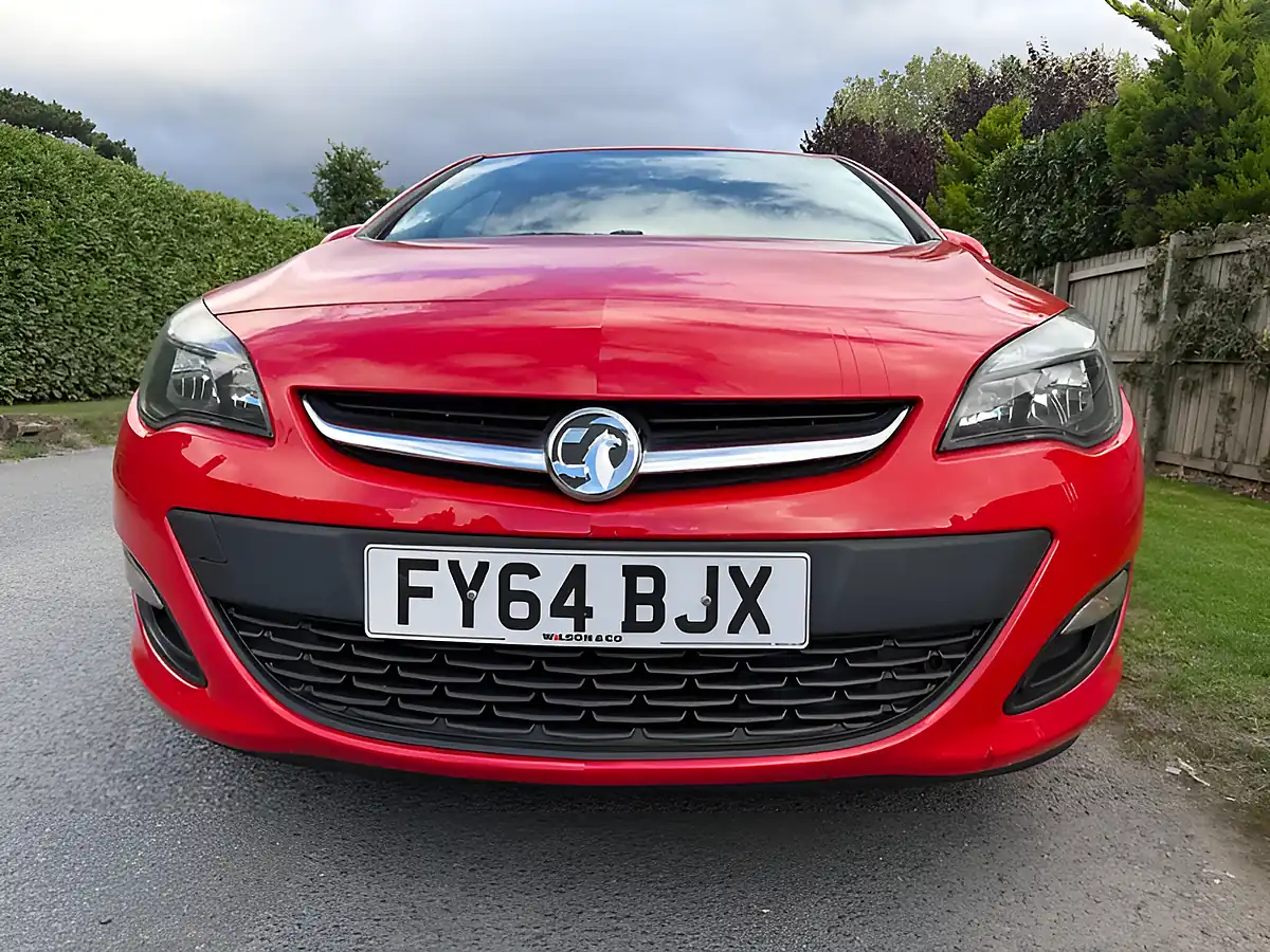 Used 2014 Vauxhall Astra Excite Red - Interior and Exterior details 2