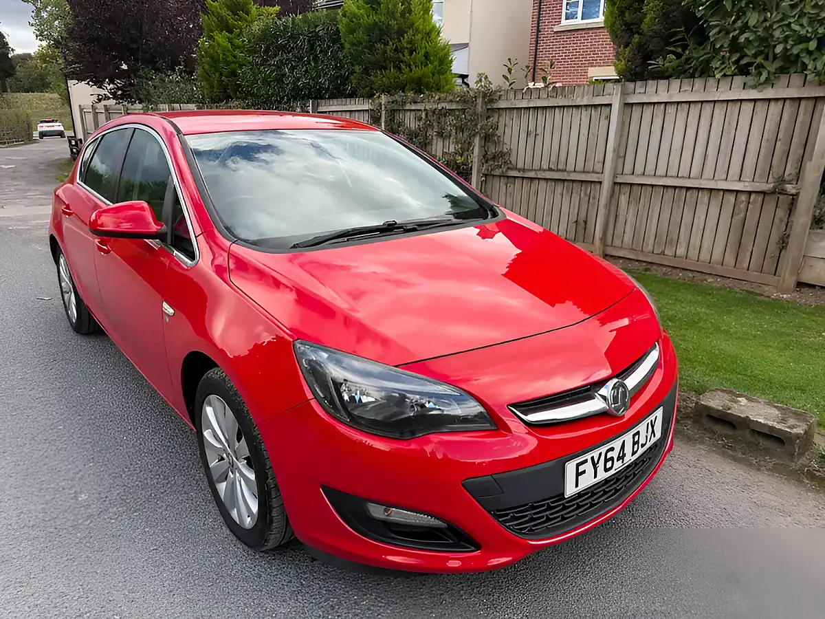 Used 2014 Vauxhall Astra Excite Red - Interior and Exterior details 3