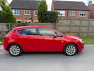 Used 2014 Vauxhall Astra Excite Red - Interior and Exterior details 4