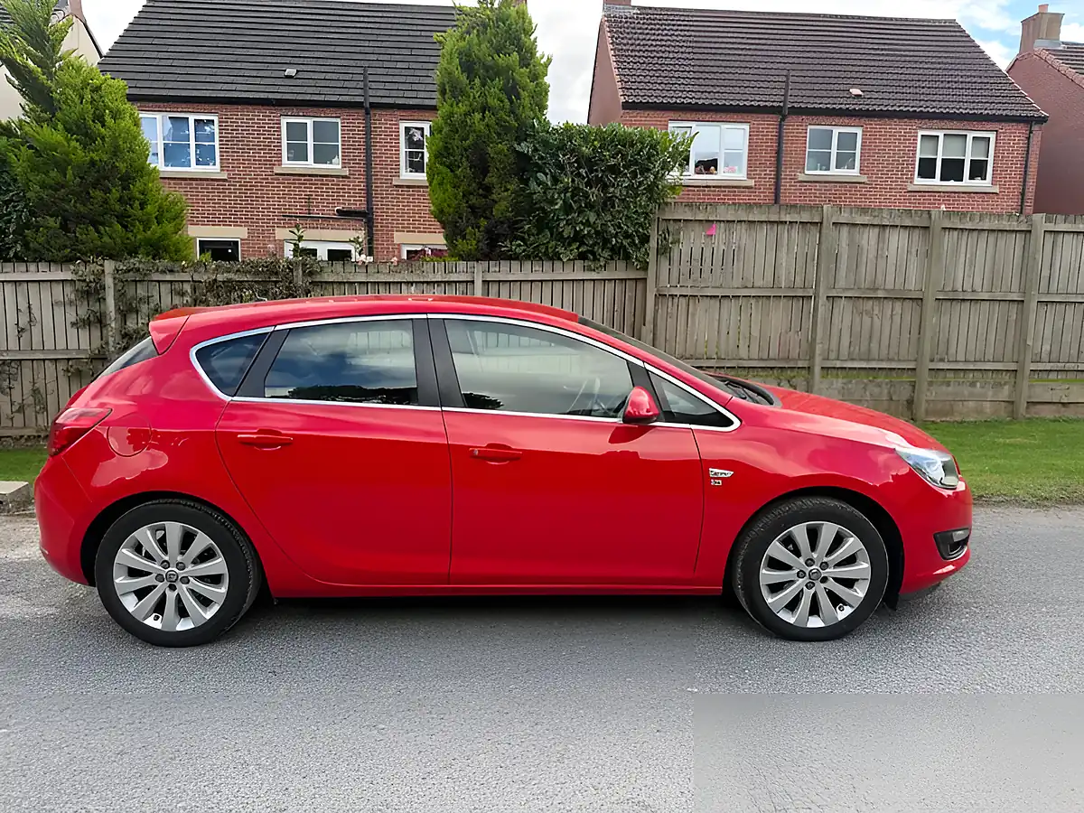 Used 2014 Vauxhall Astra Excite Red - Interior and Exterior details 4