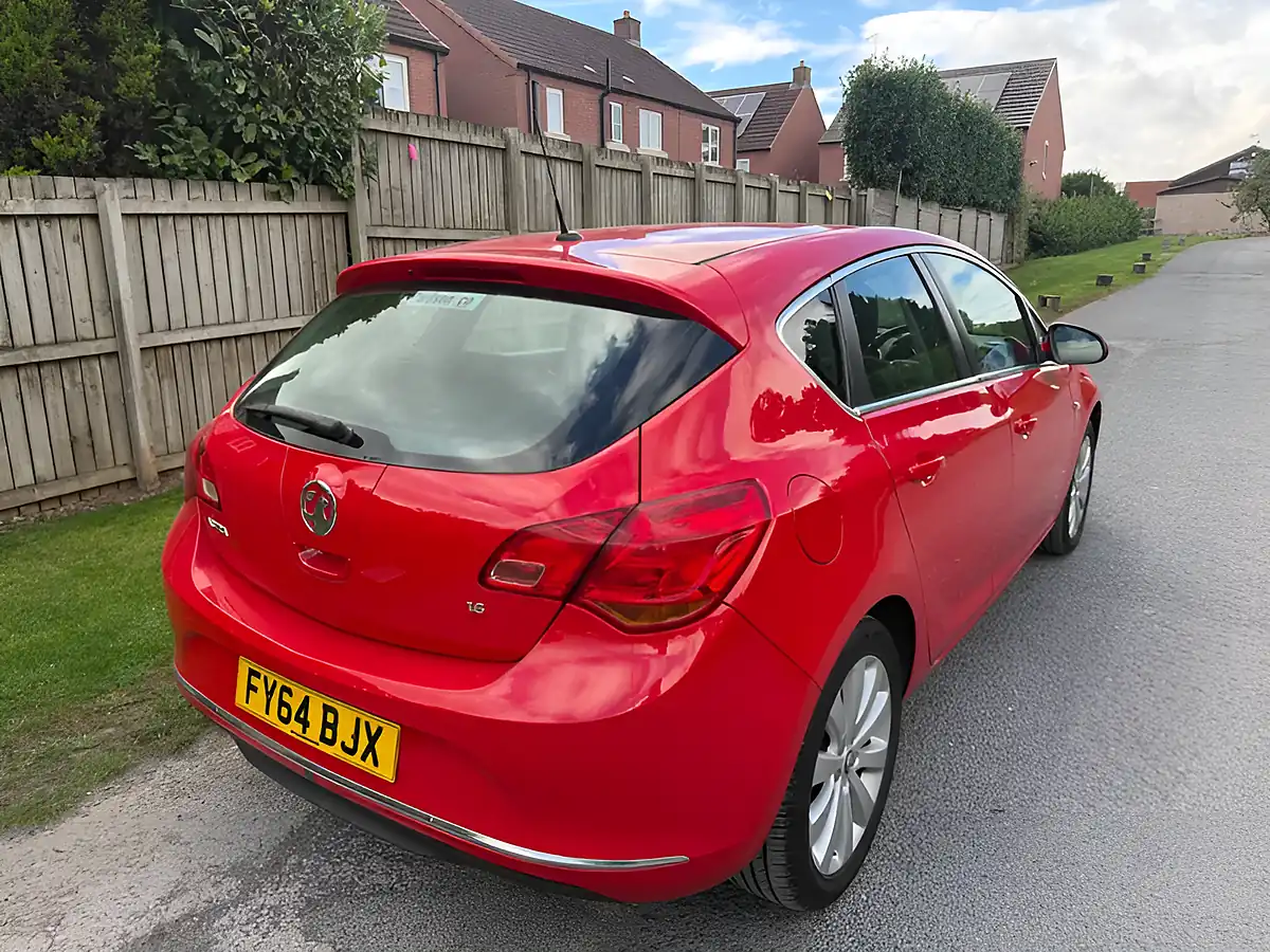 Used 2014 Vauxhall Astra Excite Red - Interior and Exterior details 5