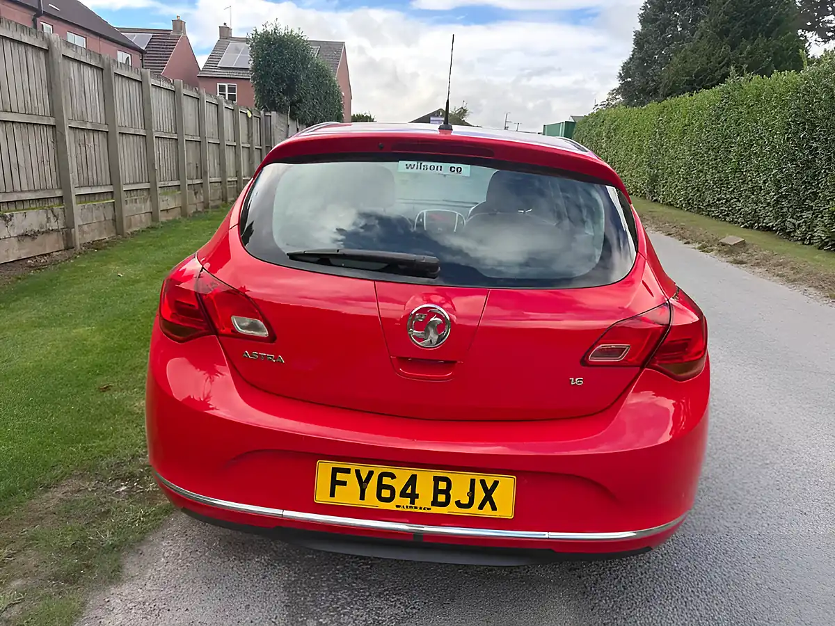 Used 2014 Vauxhall Astra Excite Red - Interior and Exterior details 6