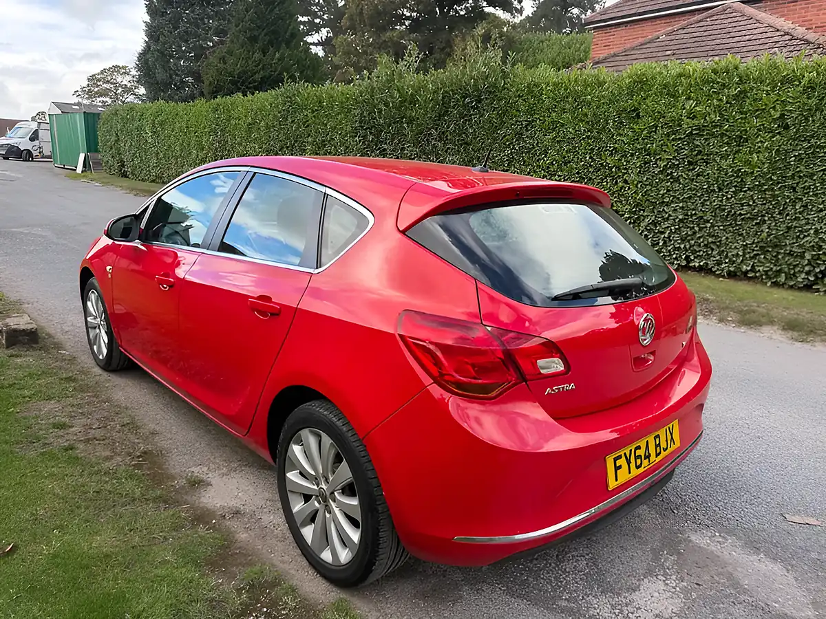 Used 2014 Vauxhall Astra Excite Red - Interior and Exterior details 7