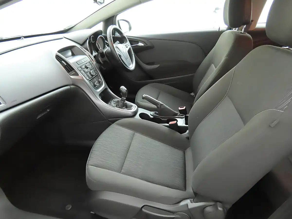 Used 2014 Vauxhall Astra Gtc Sport White - Interior and Exterior details 11