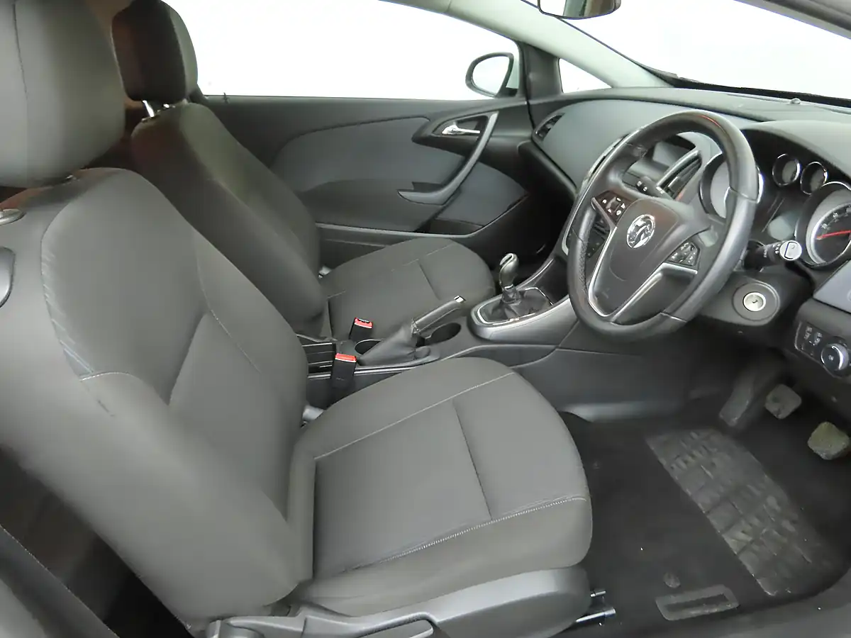 Used 2014 Vauxhall Astra Gtc Sport White - Interior and Exterior details 8