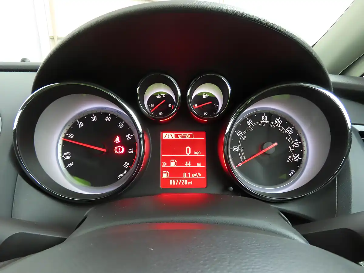 Used 2014 Vauxhall Astra Gtc Sport White - Interior and Exterior details 9
