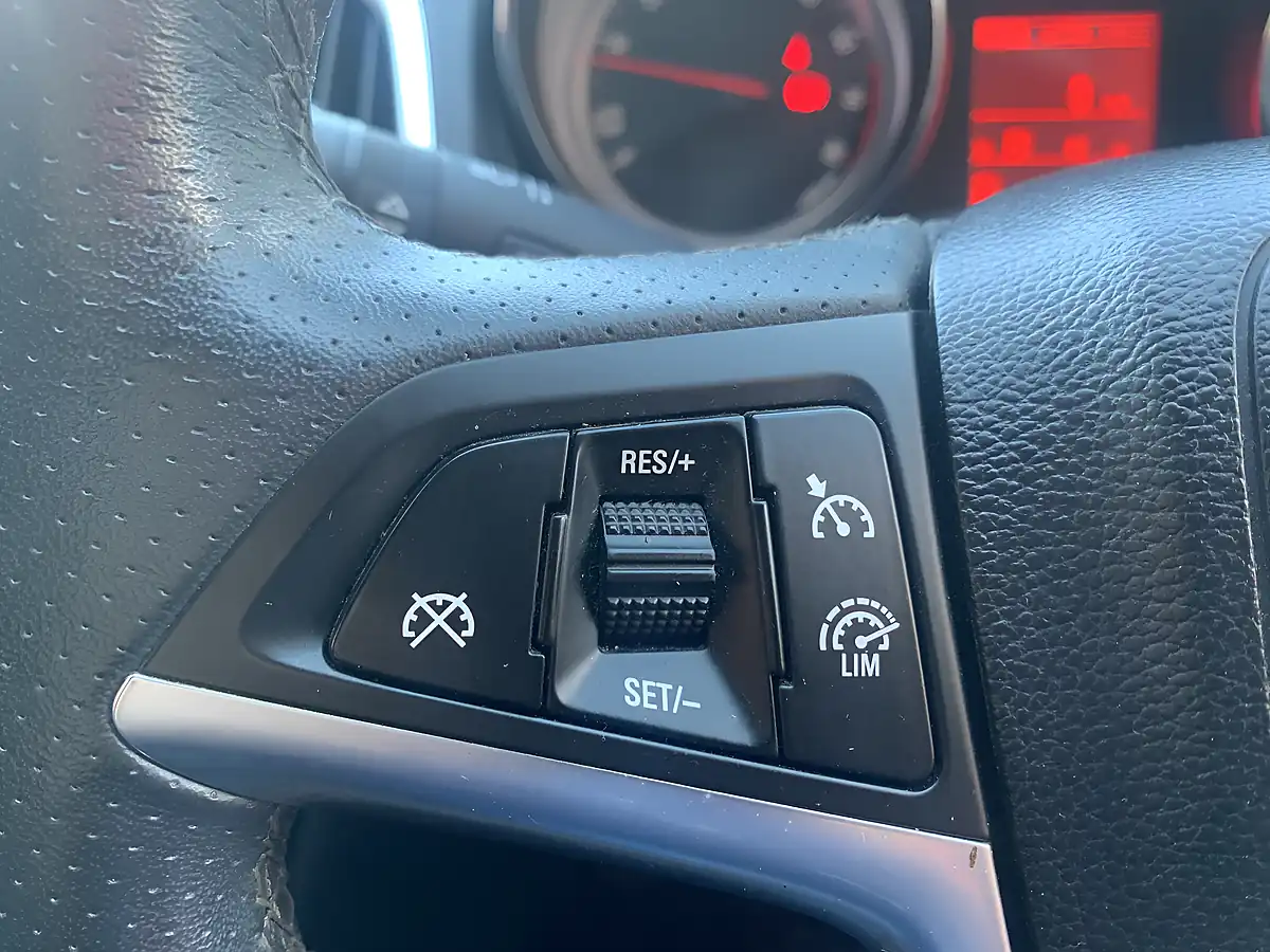 Used 2014 Vauxhall Astra Gtc Sri Black - Interior and Exterior details 12