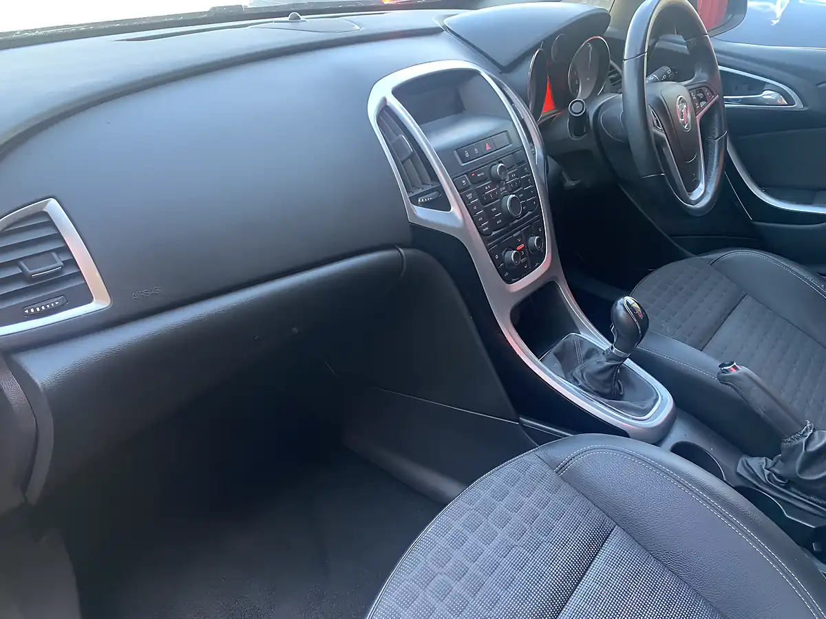 Used 2014 Vauxhall Astra Gtc Sri Black - Interior and Exterior details 16