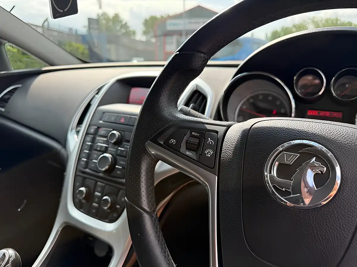 Used 2014 Vauxhall Astra Gtc Sri Blue - Interior and Exterior details 12