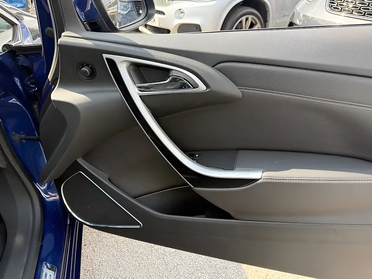 Used 2014 Vauxhall Astra Gtc Sri Blue - Interior and Exterior details 13