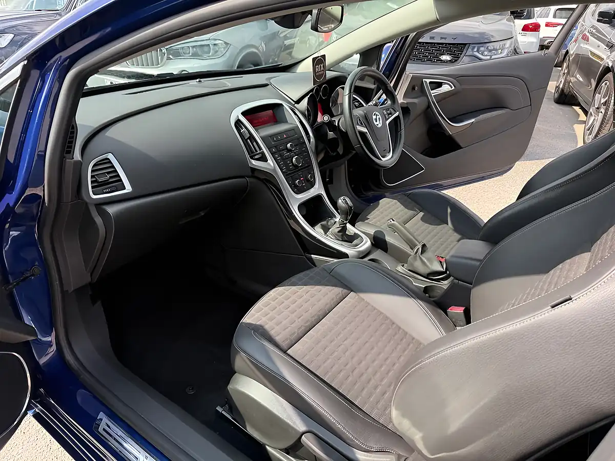 Used 2014 Vauxhall Astra Gtc Sri Blue - Interior and Exterior details 17