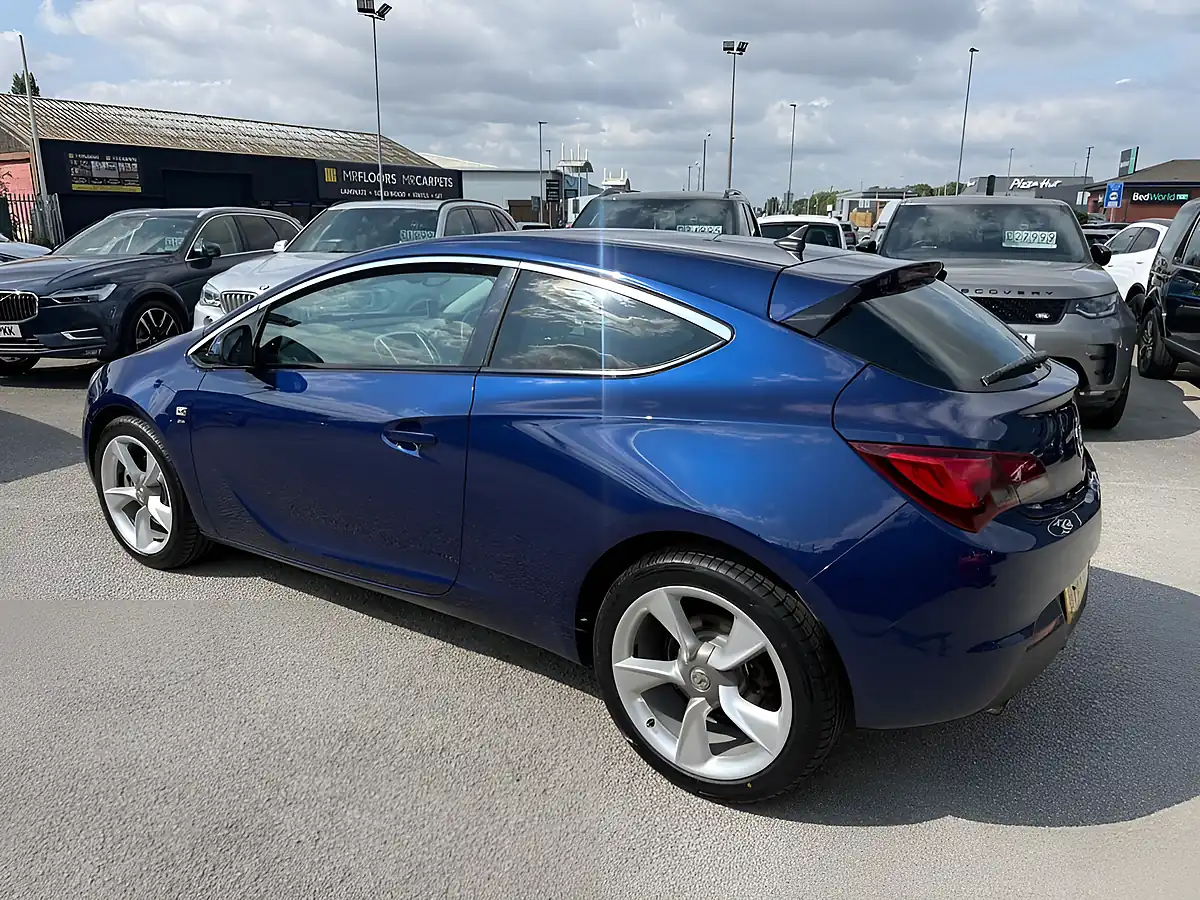 Used 2014 Vauxhall Astra Gtc Sri Blue - Interior and Exterior details 4