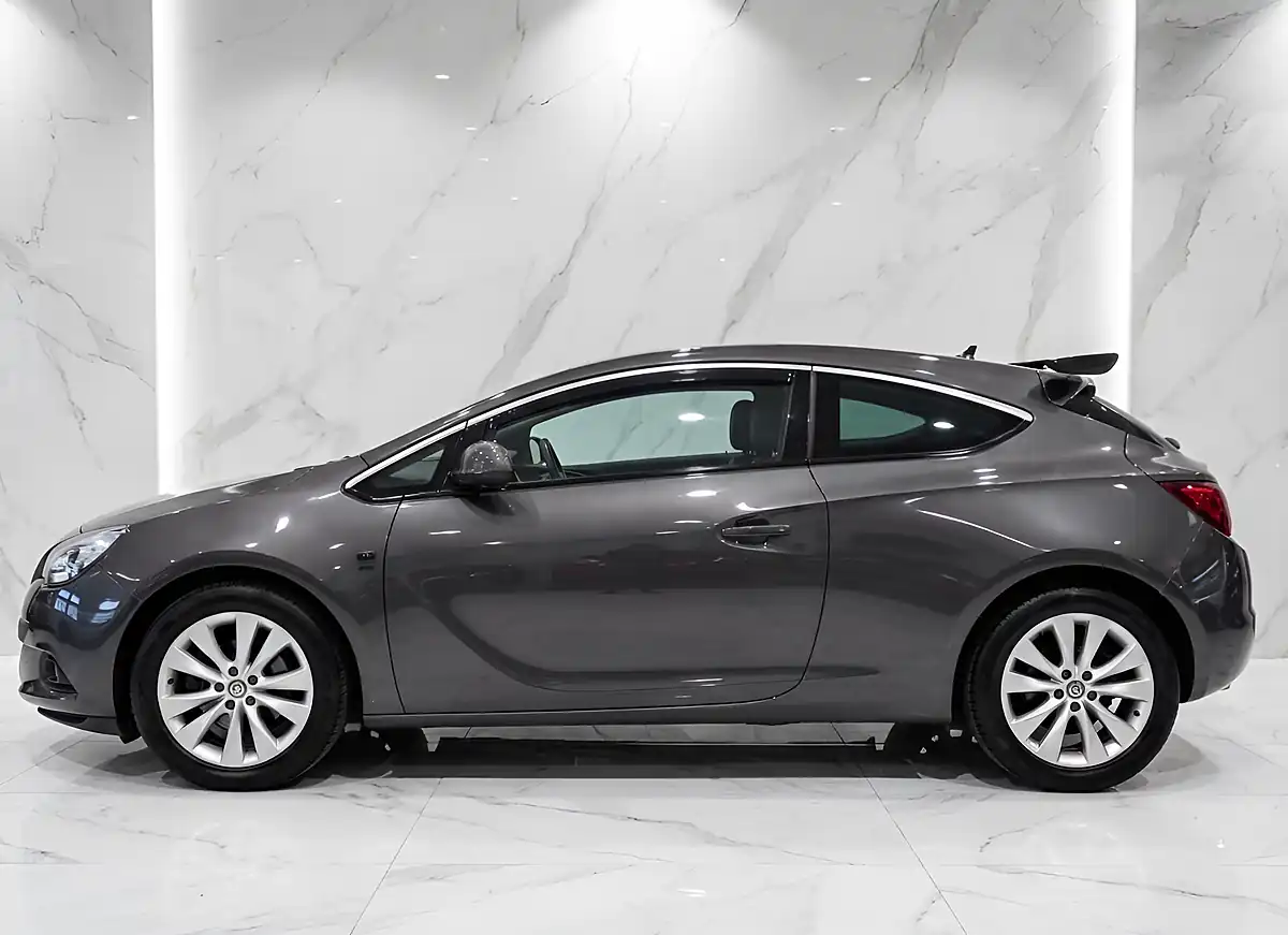 Used 2014 Vauxhall Astra Gtc Sri Grey - Interior and Exterior details 4