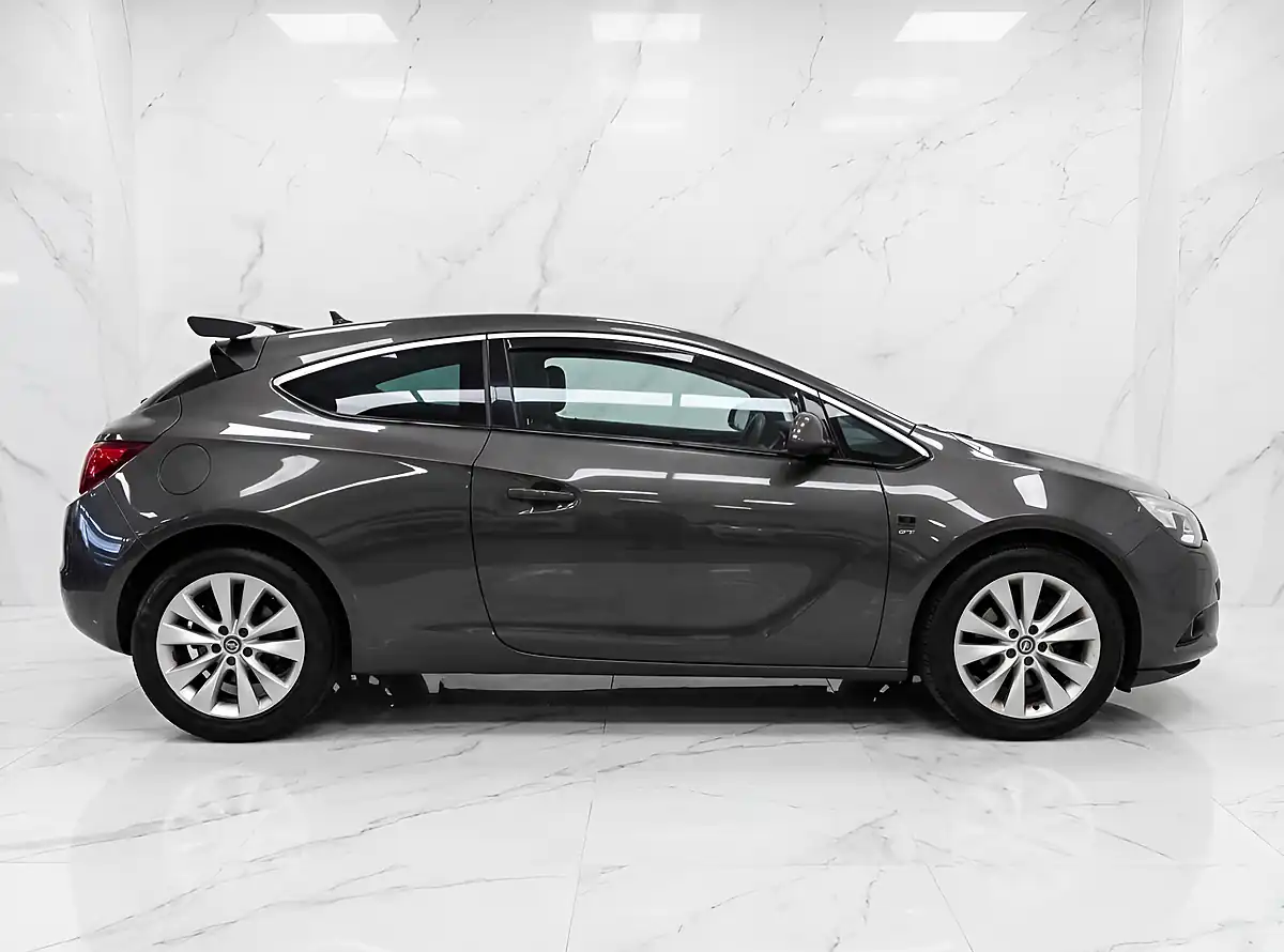 Used 2014 Vauxhall Astra Gtc Sri Grey - Interior and Exterior details 8