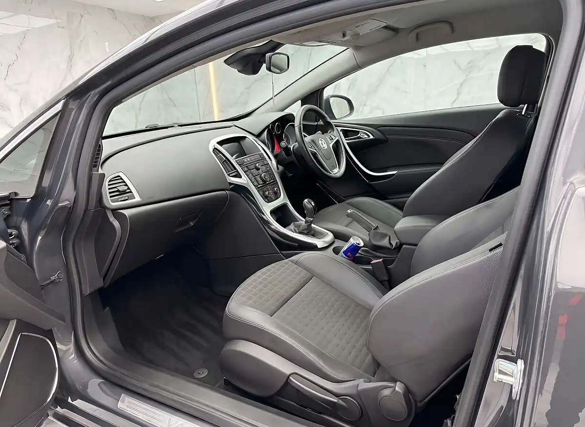 Used 2014 Vauxhall Astra Gtc Sri Grey - Interior and Exterior details 9