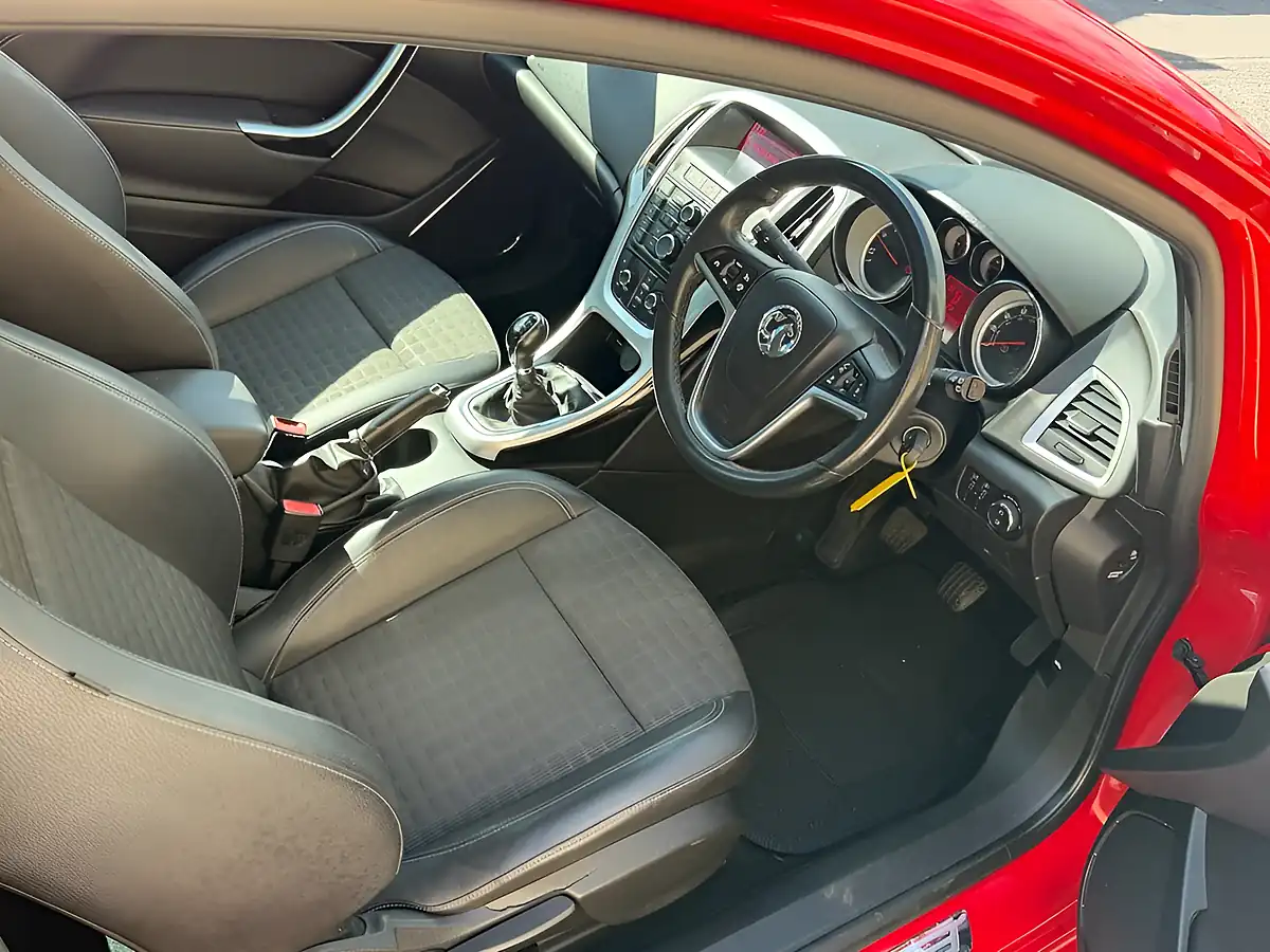 Used 2014 Vauxhall Astra Gtc Sri Red - Interior and Exterior details 12