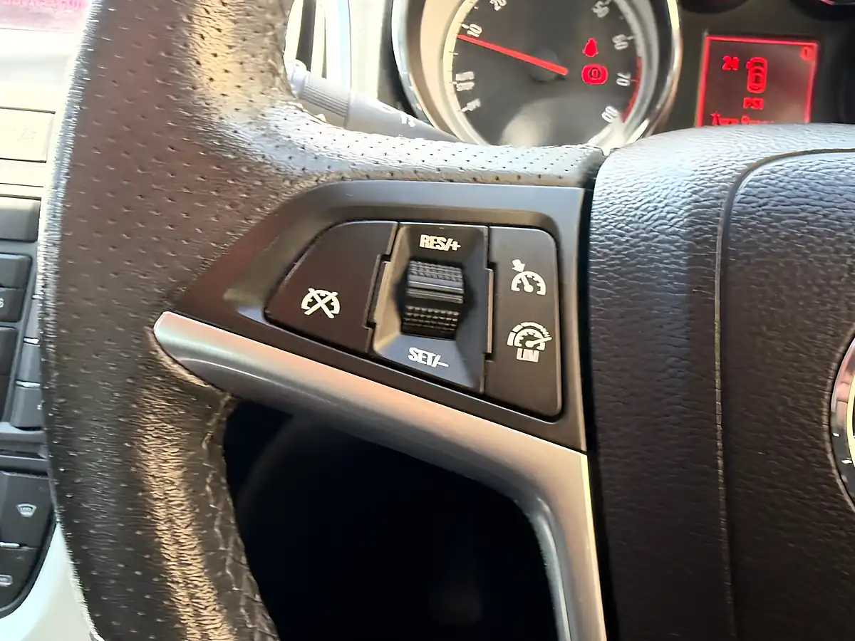 Used 2014 Vauxhall Astra Gtc Sri Red - Interior and Exterior details 14