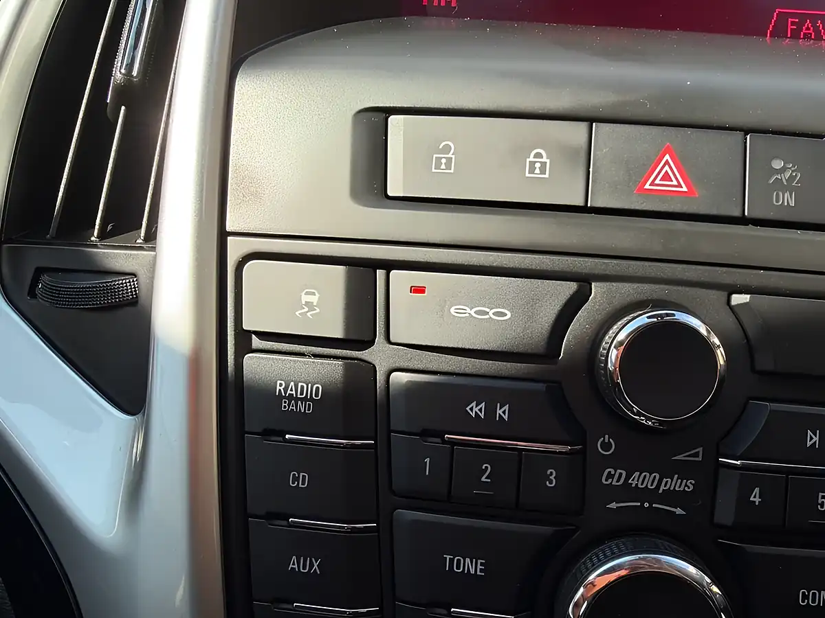 Used 2014 Vauxhall Astra Gtc Sri Red - Interior and Exterior details 16