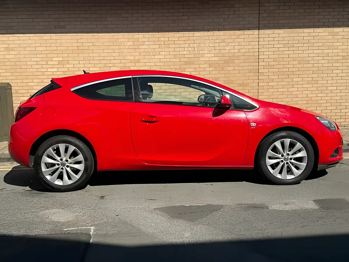 Used 2014 Vauxhall Astra Gtc Sri Red - Interior and Exterior details 3