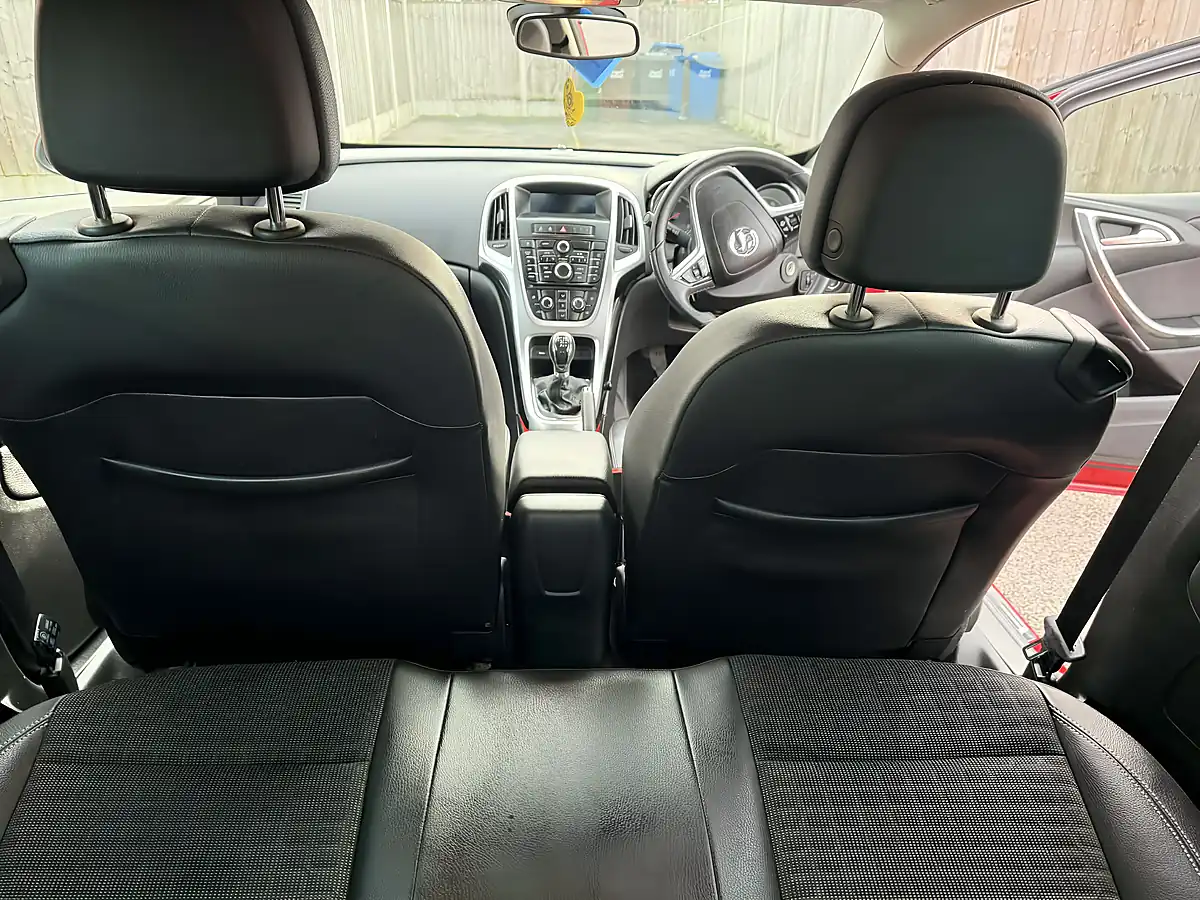 Used 2014 Vauxhall Astra Gtc Sri Red - Interior and Exterior details 10
