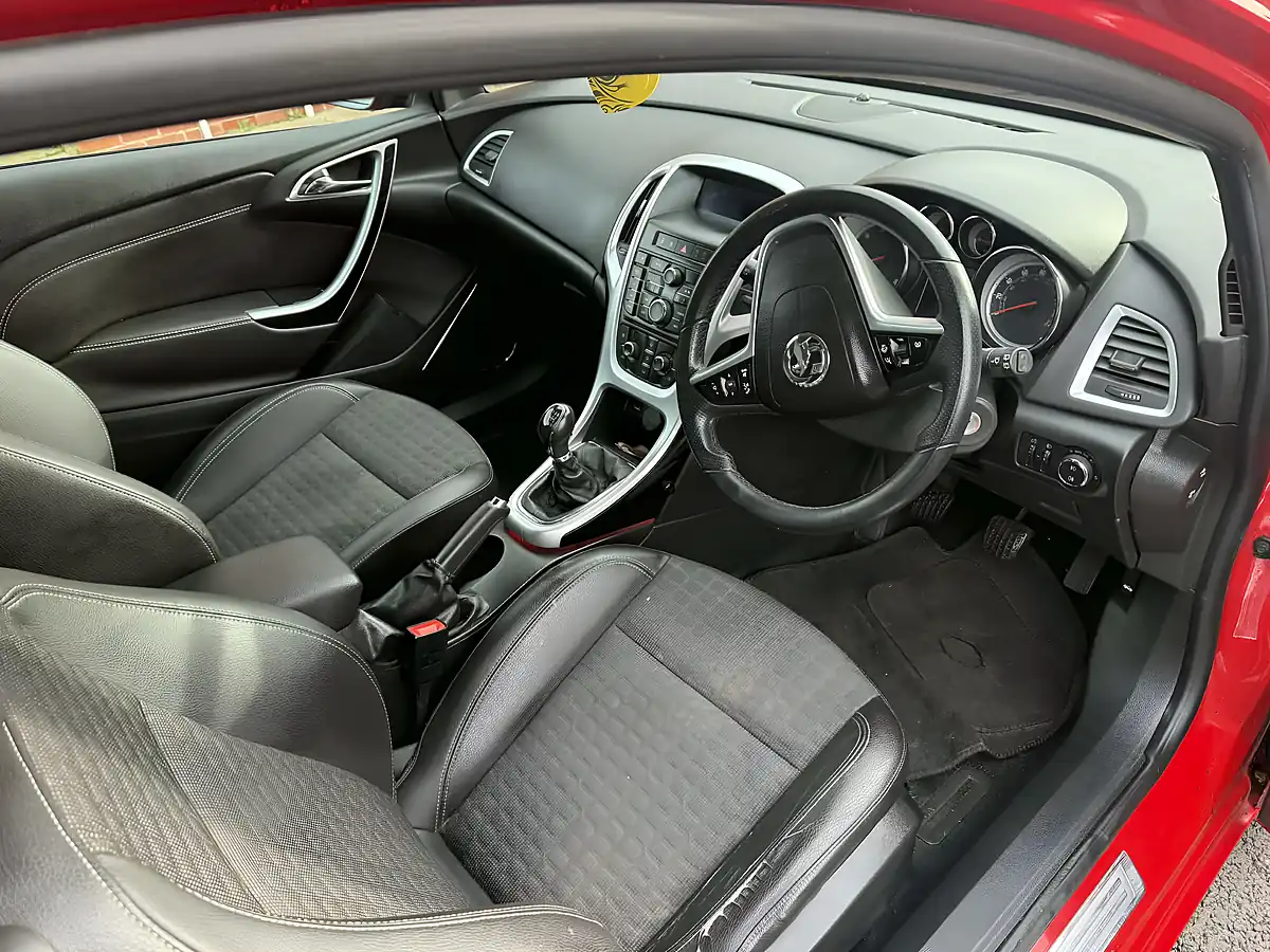Used 2014 Vauxhall Astra Gtc Sri Red - Interior and Exterior details 11