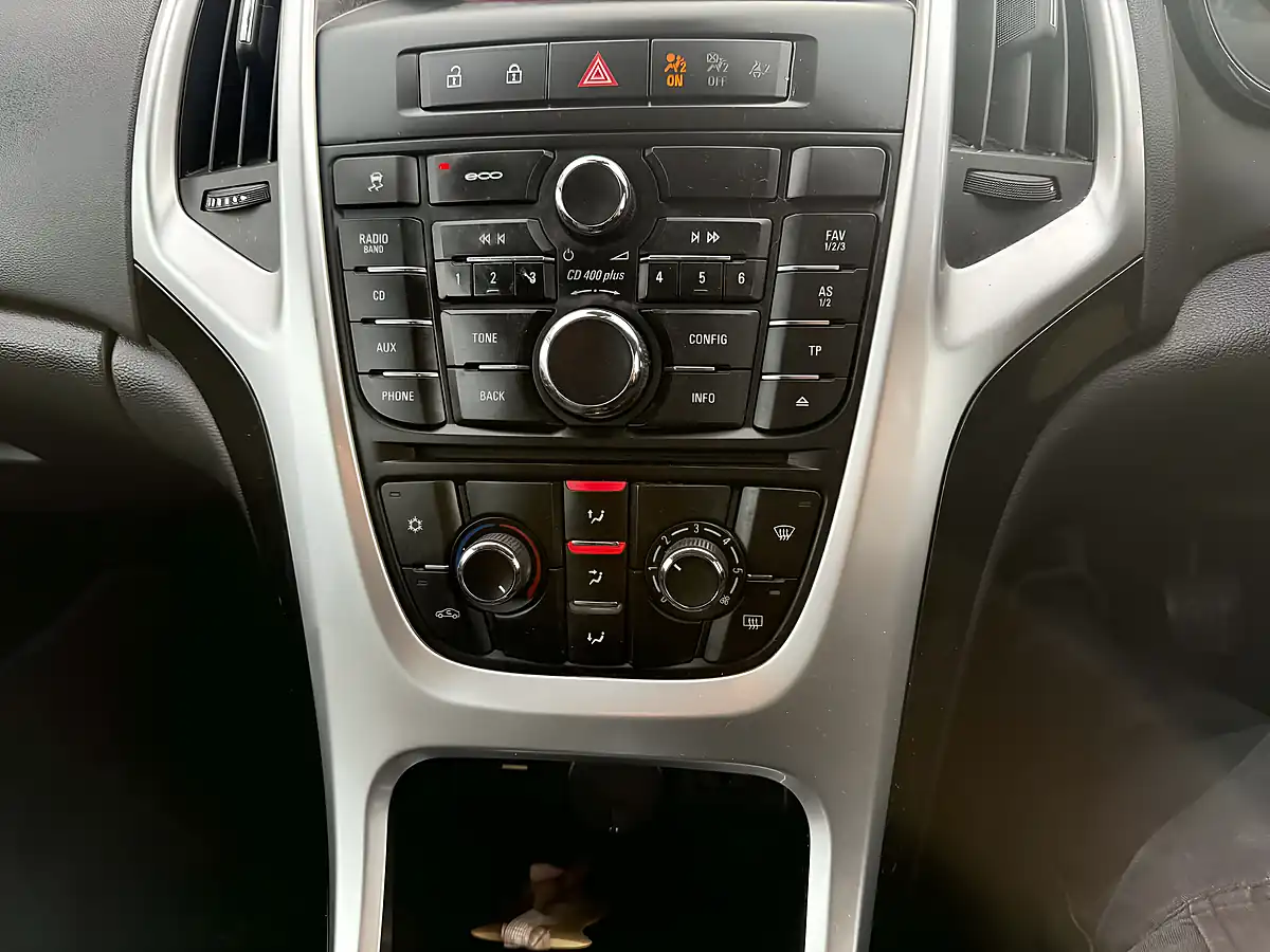Used 2014 Vauxhall Astra Gtc Sri Red - Interior and Exterior details 13