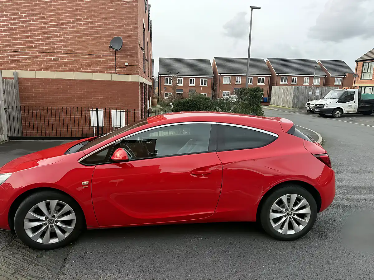 Used 2014 Vauxhall Astra Gtc Sri Red - Interior and Exterior details 6
