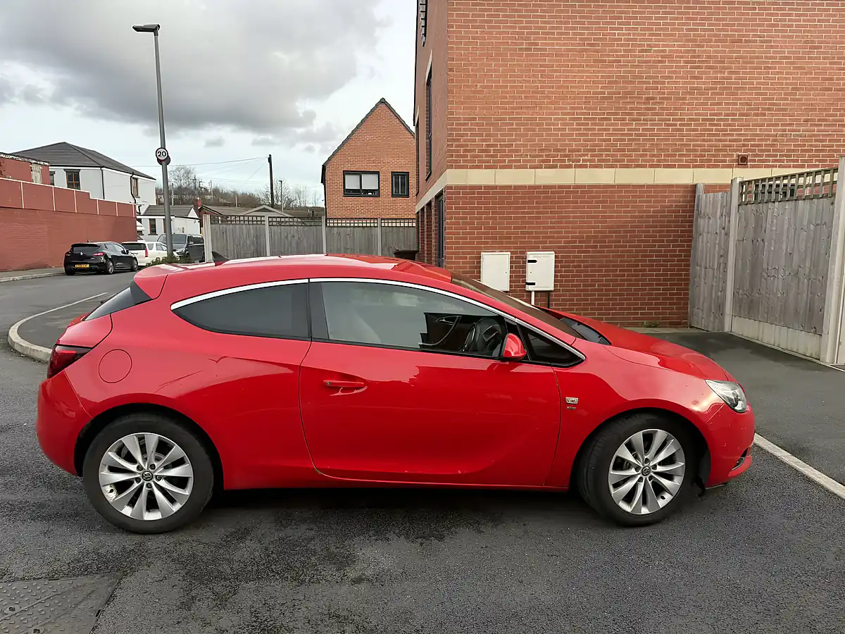 Used 2014 Vauxhall Astra Gtc Sri Red - Interior and Exterior details 8