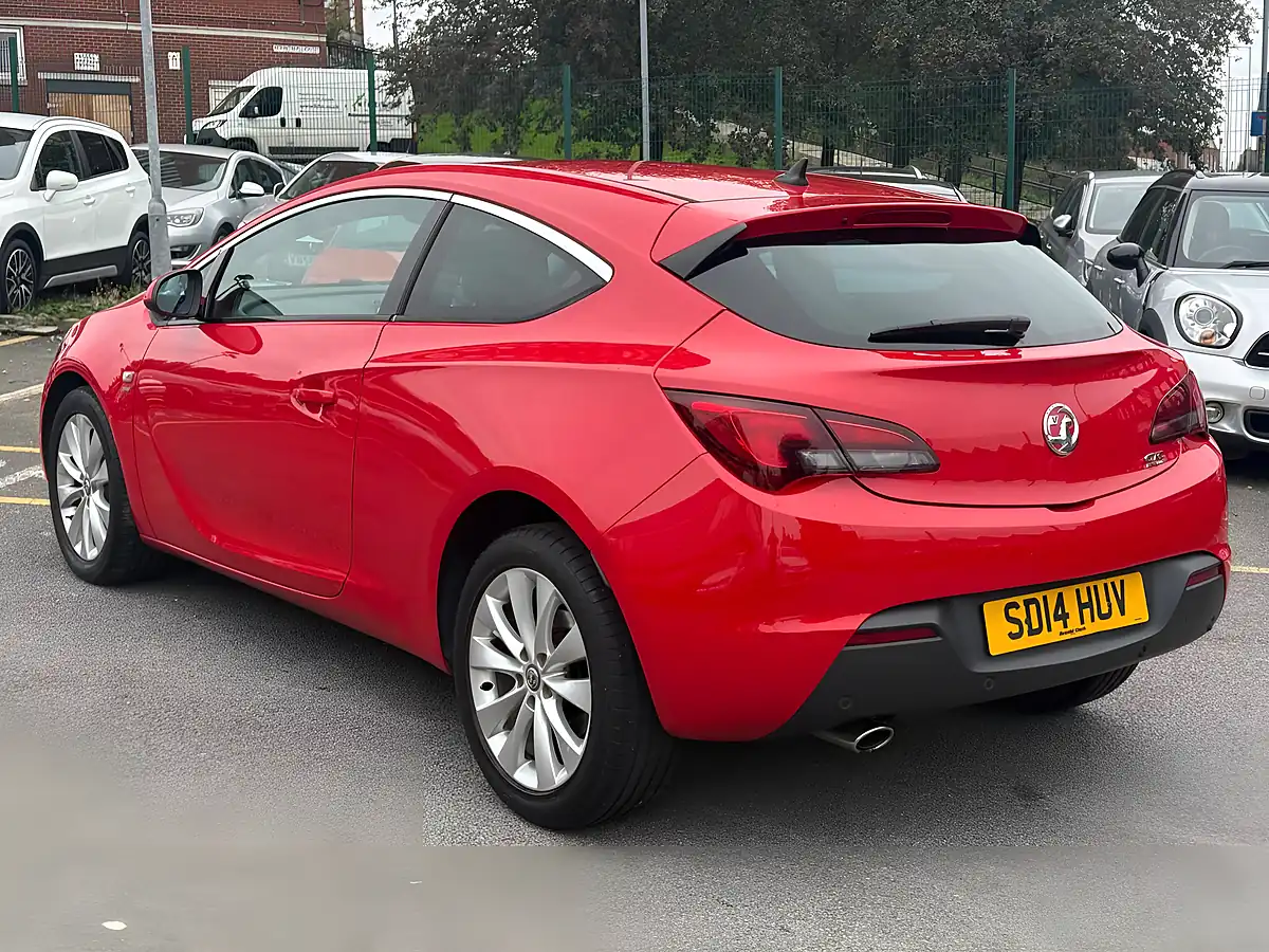 Used 2014 Vauxhall Astra Gtc Sri Red - Interior and Exterior details 4