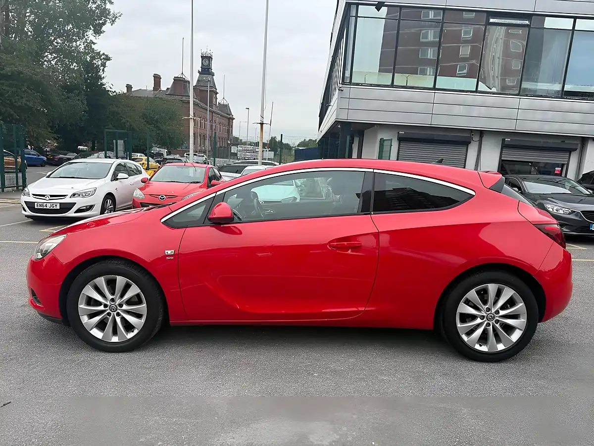 Used 2014 Vauxhall Astra Gtc Sri Red - Interior and Exterior details 6