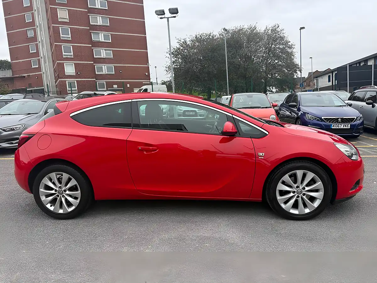 Used 2014 Vauxhall Astra Gtc Sri Red - Interior and Exterior details 8