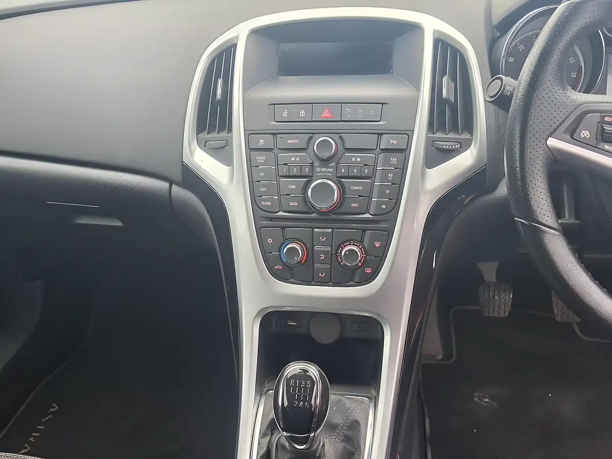 Used 2014 Vauxhall Astra Gtc Sri Red - Interior and Exterior details 11