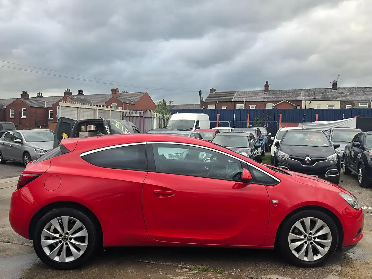 Used 2014 Vauxhall Astra Gtc Sri Red - Interior and Exterior details 8