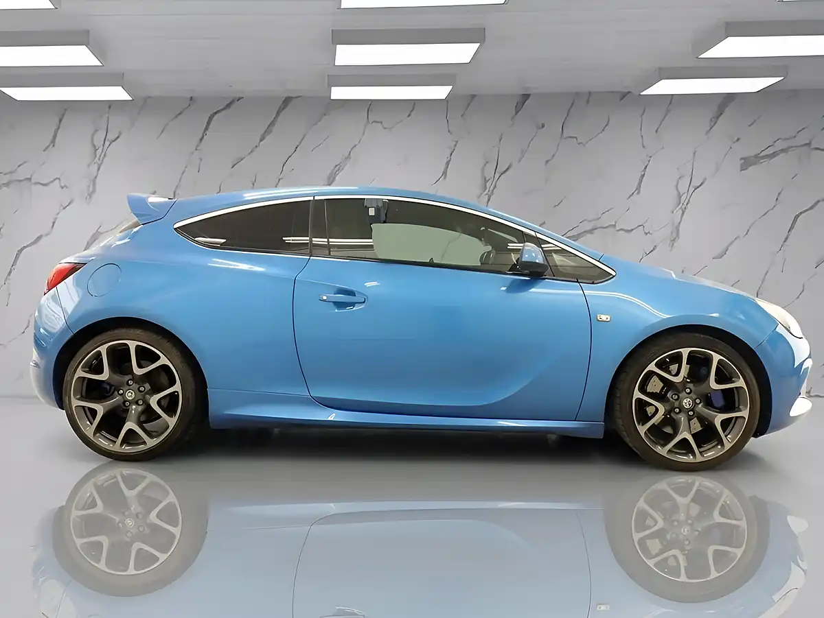 Used 2014 Vauxhall Astra Gtc Vxr Blue - Interior and Exterior details 6