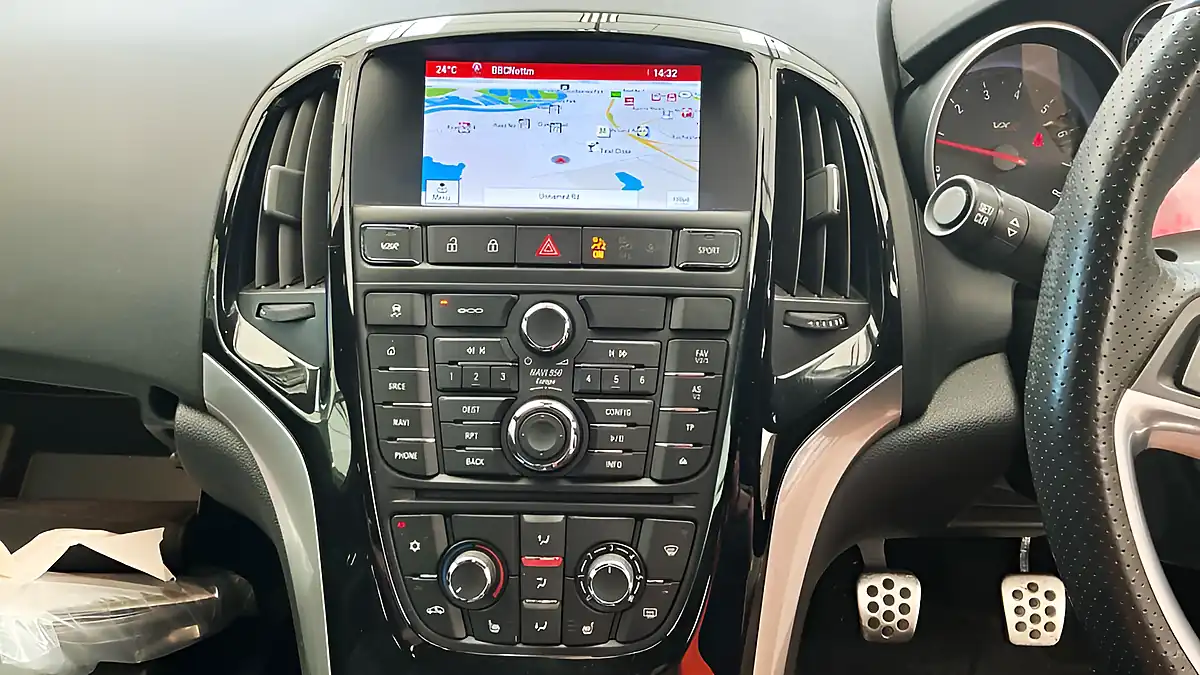 Used 2014 Vauxhall Astra Gtc Vxr Blue - Interior and Exterior details 7