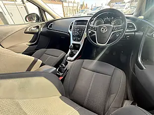 Used 2014 Vauxhall Astra Sri Black - Interior and Exterior details 11
