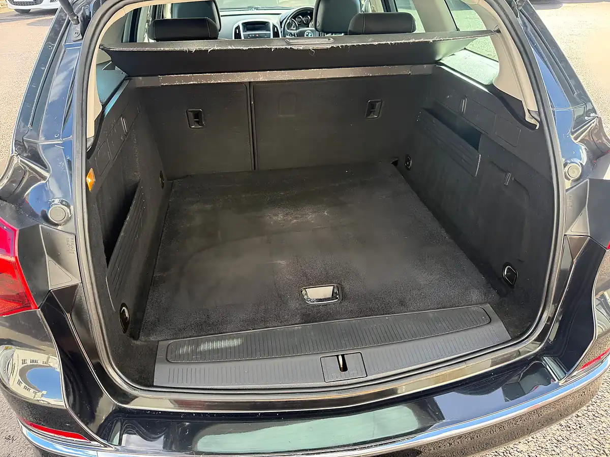 Used 2014 Vauxhall Astra Sri Black - Interior and Exterior details 12