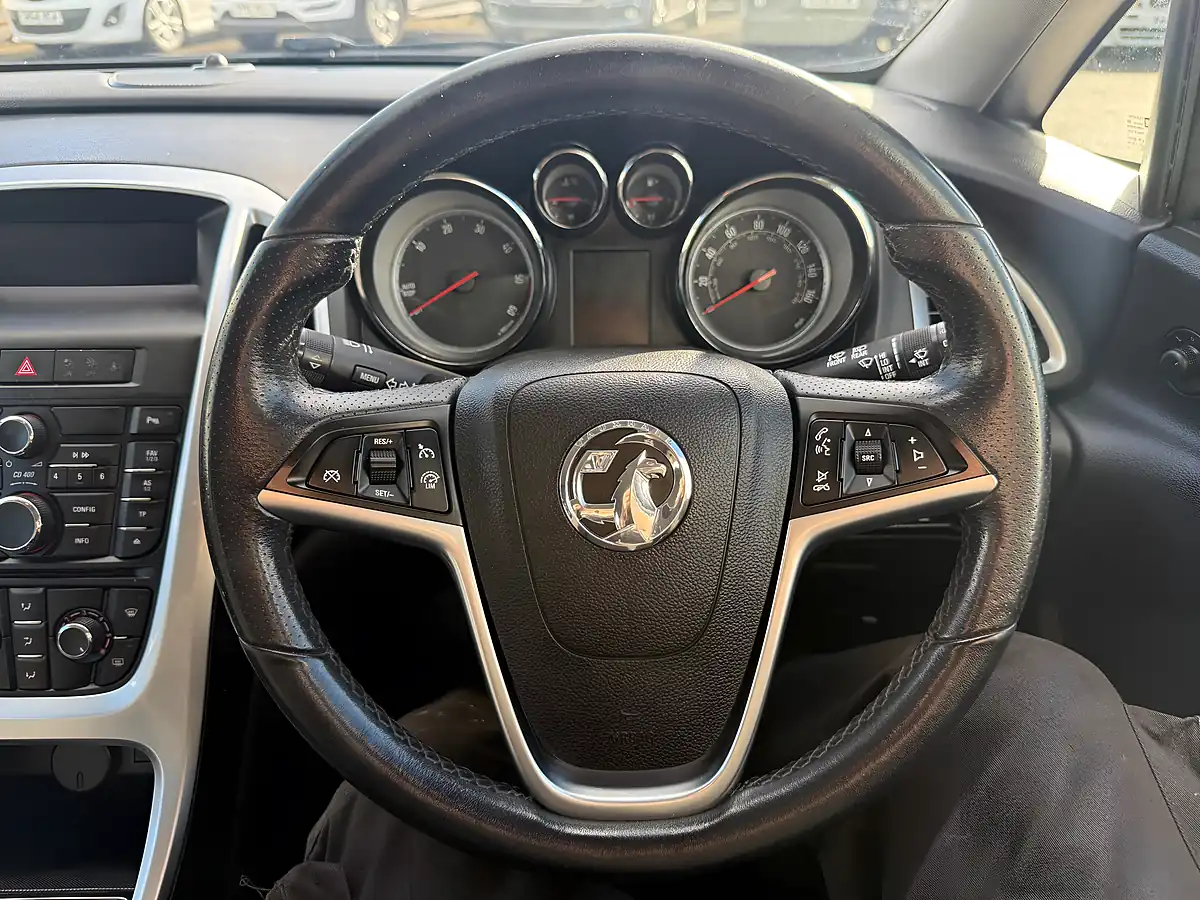 Used 2014 Vauxhall Astra Sri Black - Interior and Exterior details 18