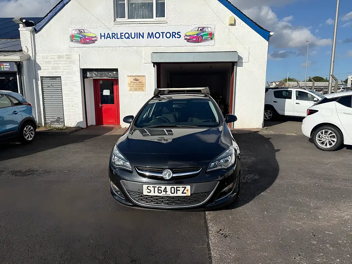Used 2014 Vauxhall Astra Sri Black - Interior and Exterior details 2
