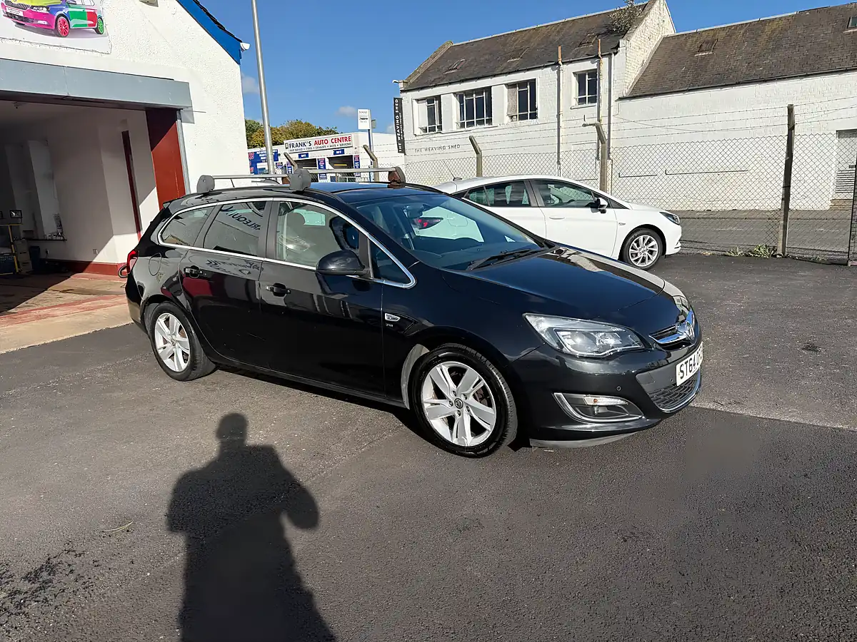 Used 2014 Vauxhall Astra Sri Black - Interior and Exterior details 3